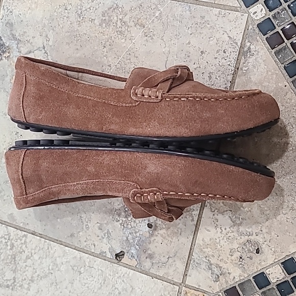 Vionic Tan Flats Moccasin-Style Loafers NWOB - Picture 5 of 7